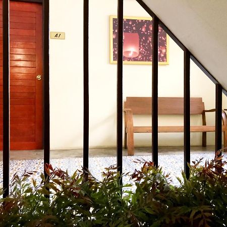 Manon Sleepeatdrink Bed & Breakfast Chiang Mai Bagian luar foto