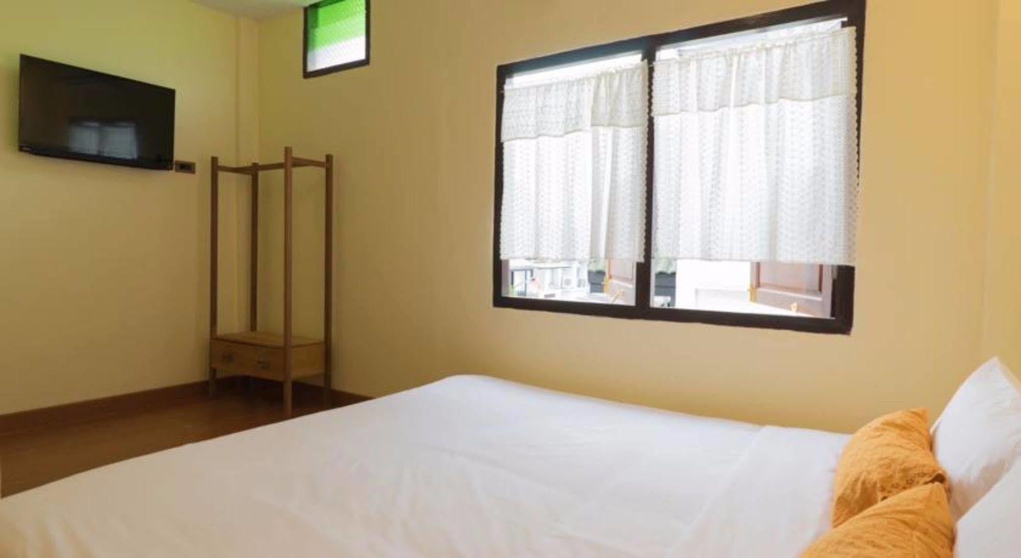 Manon Sleepeatdrink Bed & Breakfast Chiang Mai Bagian luar foto