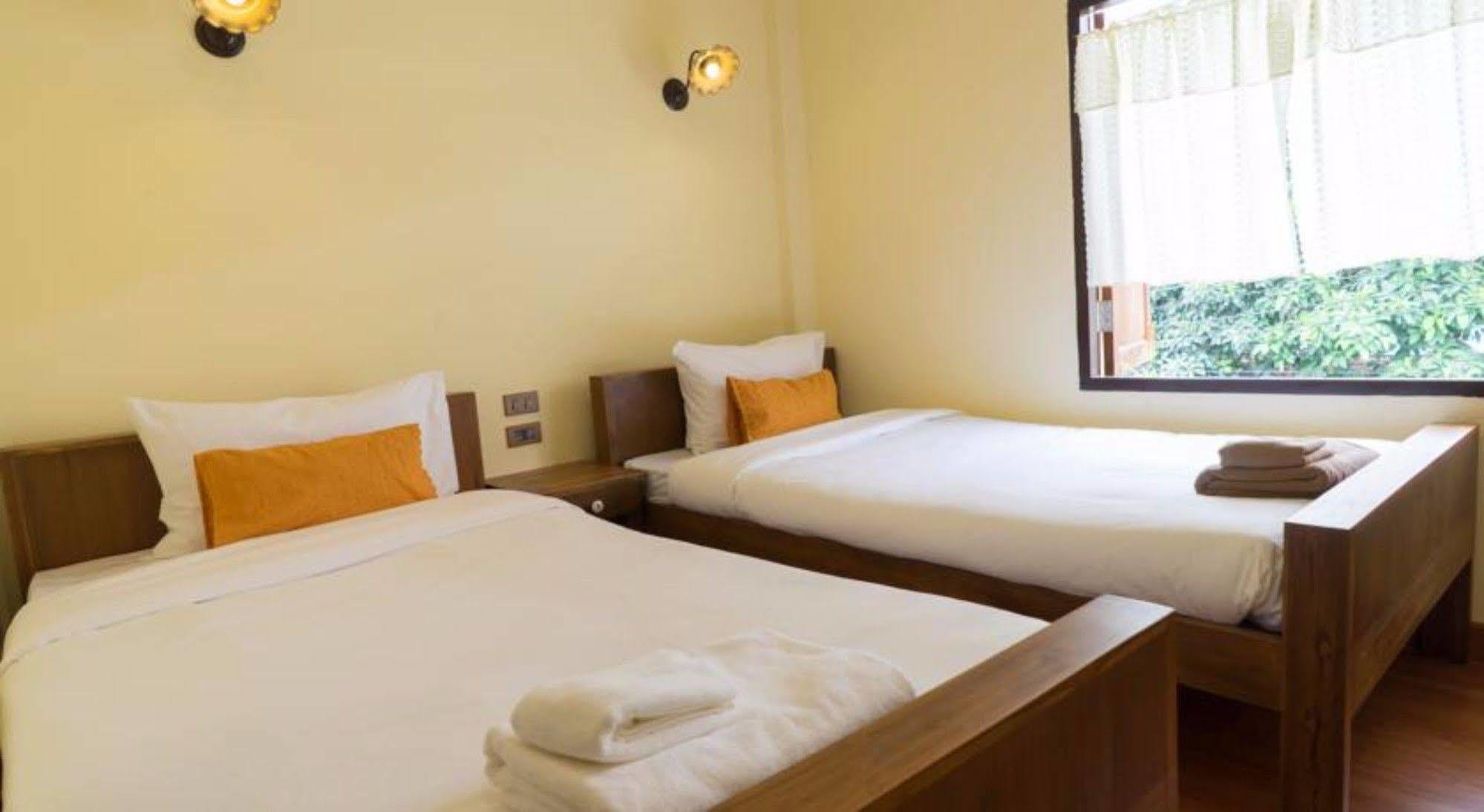 Manon Sleepeatdrink Bed & Breakfast Chiang Mai Bagian luar foto