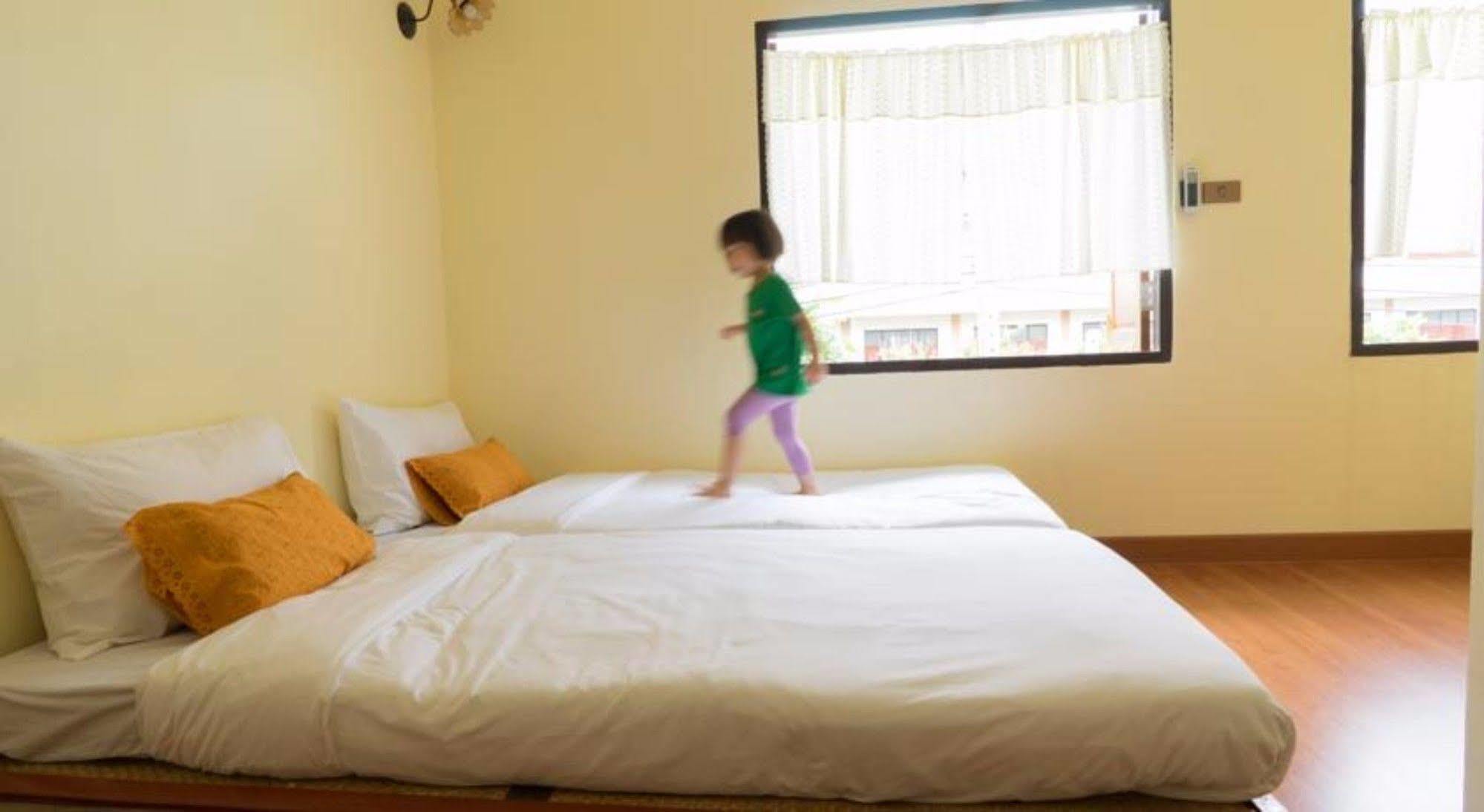 Manon Sleepeatdrink Bed & Breakfast Chiang Mai Bagian luar foto