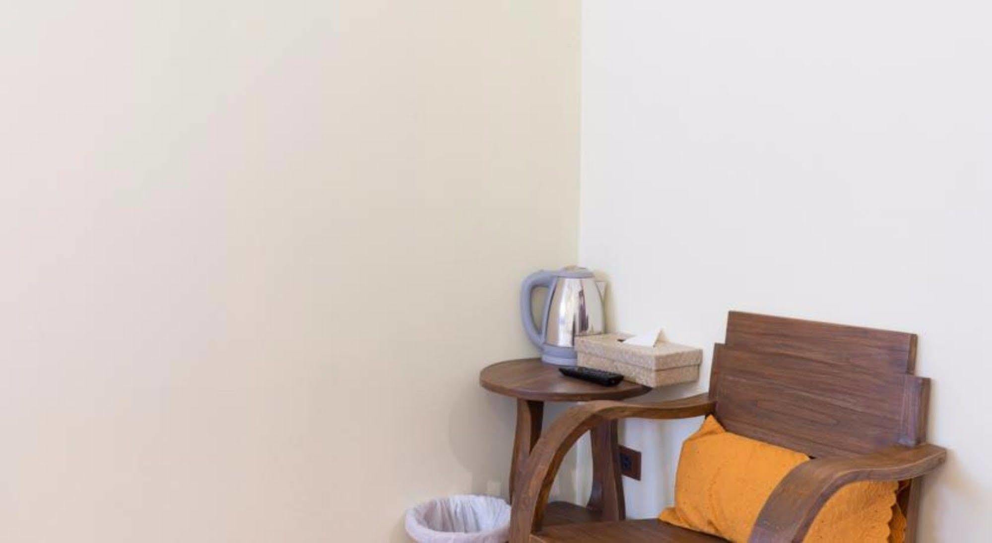 Manon Sleepeatdrink Bed & Breakfast Chiang Mai Bagian luar foto