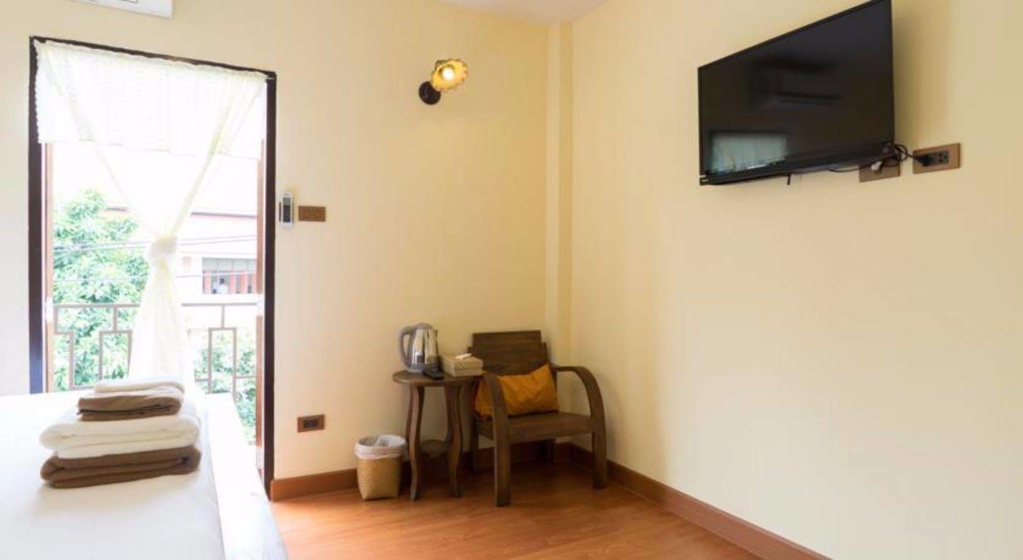Manon Sleepeatdrink Bed & Breakfast Chiang Mai Bagian luar foto