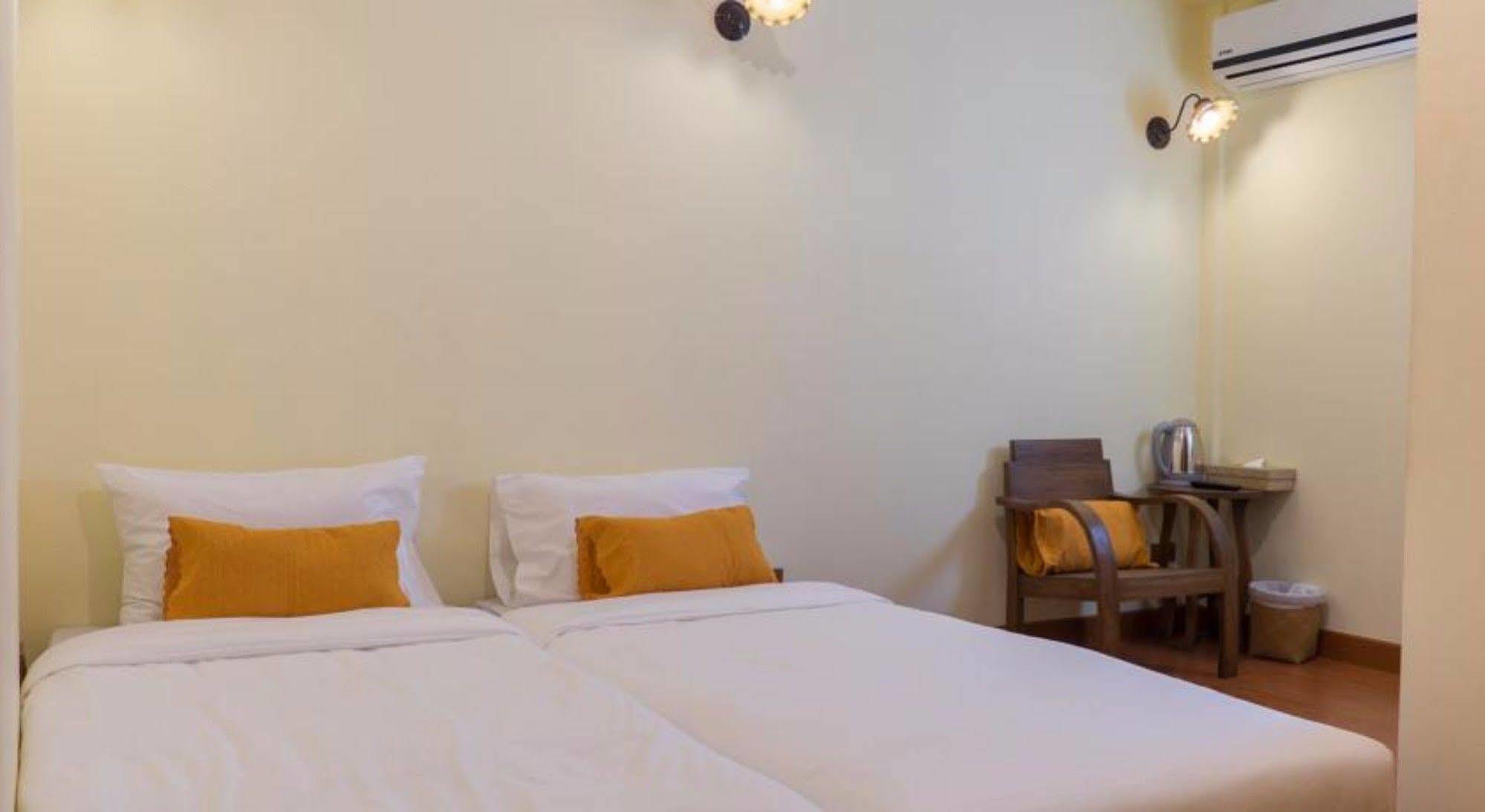 Manon Sleepeatdrink Bed & Breakfast Chiang Mai Bagian luar foto