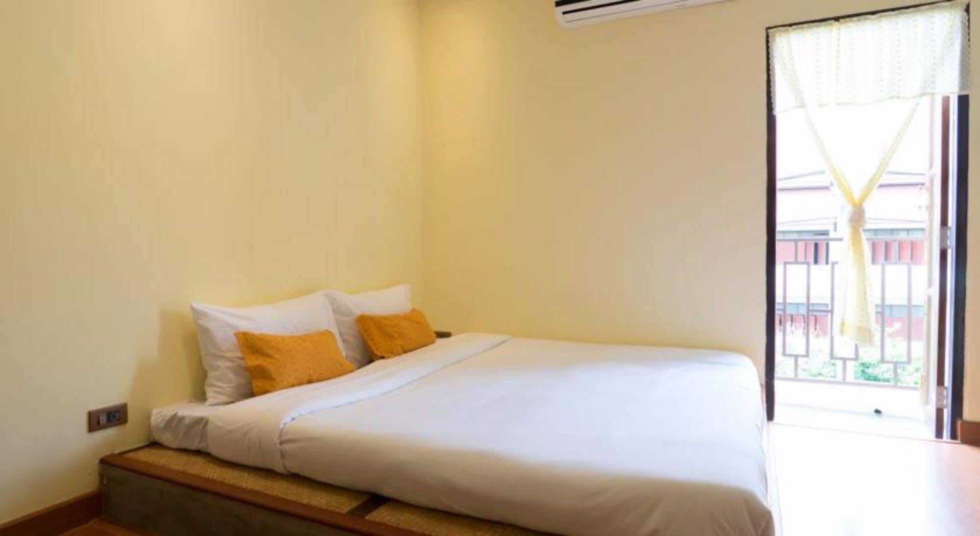 Manon Sleepeatdrink Bed & Breakfast Chiang Mai Bagian luar foto