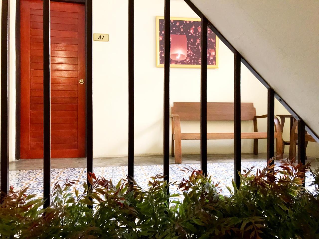 Manon Sleepeatdrink Bed & Breakfast Chiang Mai Bagian luar foto