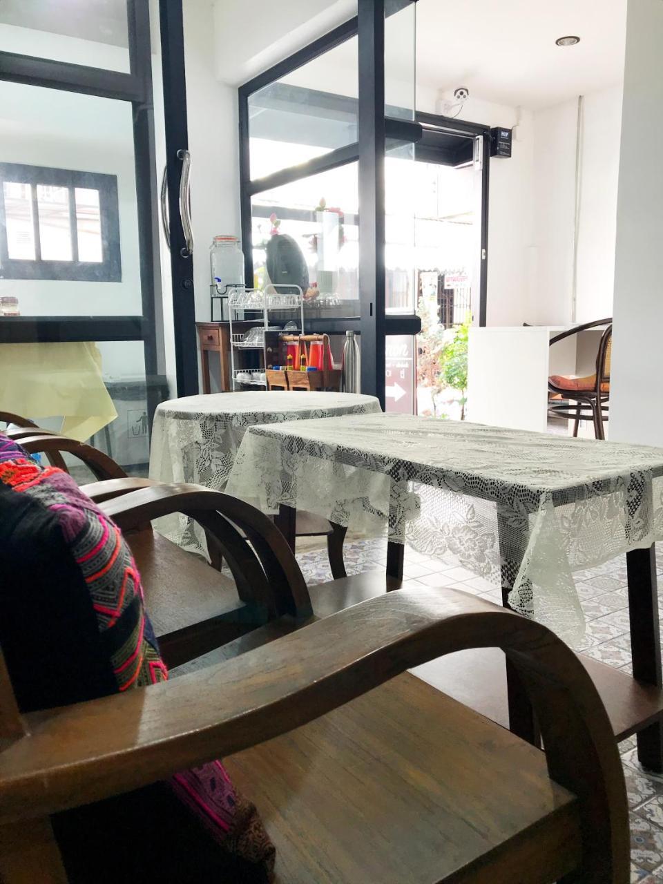 Manon Sleepeatdrink Bed & Breakfast Chiang Mai Bagian luar foto