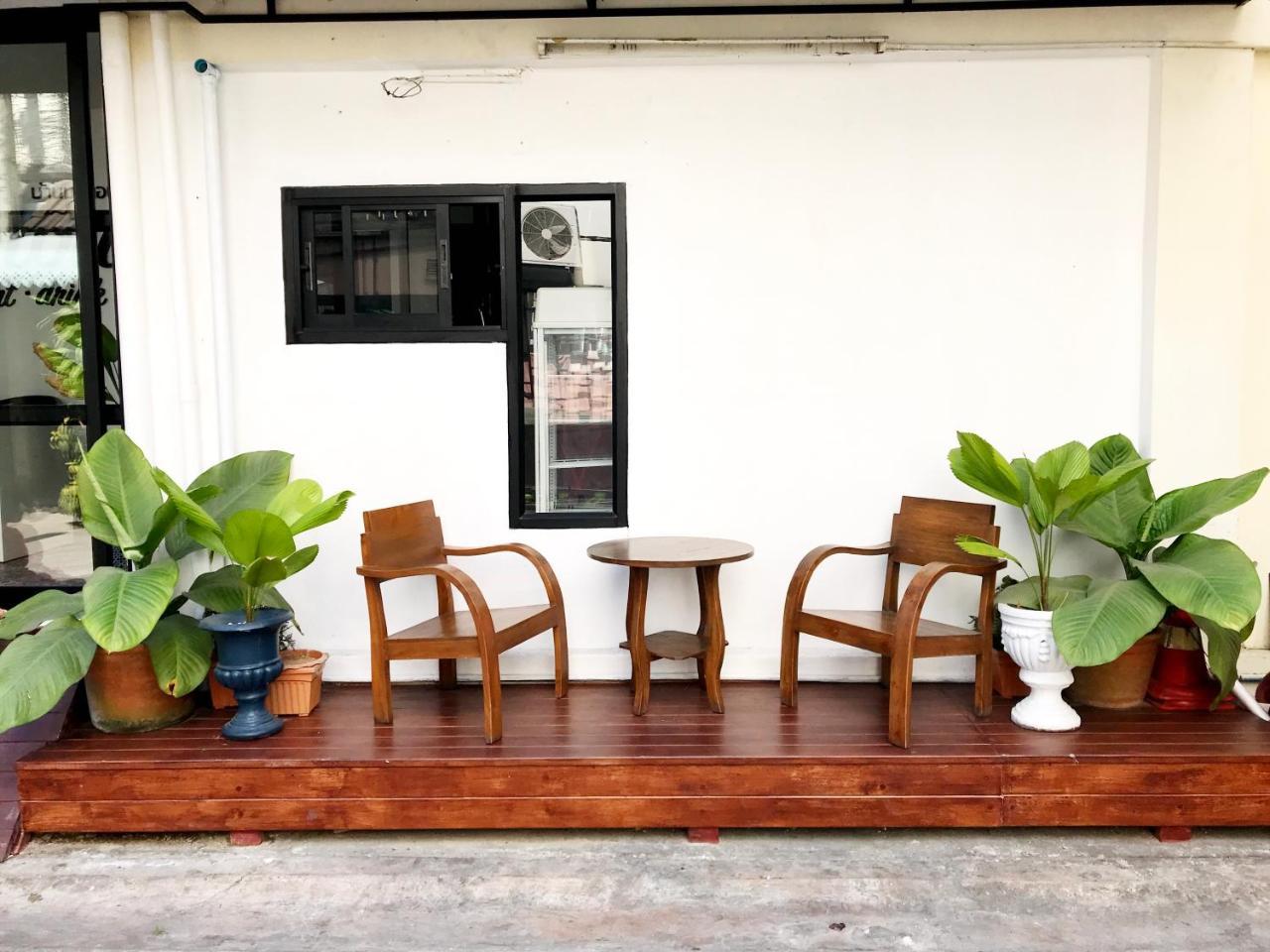 Manon Sleepeatdrink Bed & Breakfast Chiang Mai Bagian luar foto